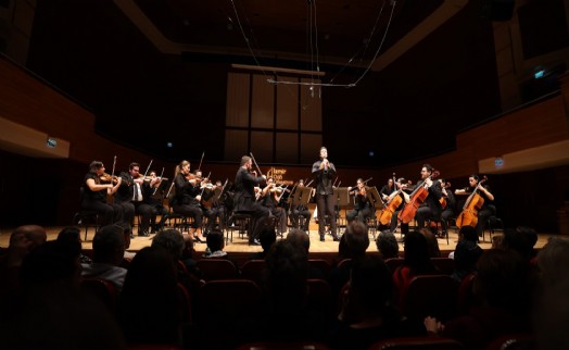 İzmir Oda Orkestrası dünyaca ünlü klarnetçi Barragn ile sahne aldı