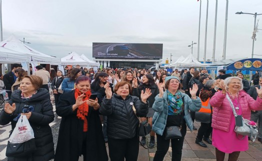 İzmir'de İyilik Var hareketi gönüllüleri buluşturdu