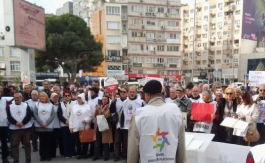 İzmir'de emeklilerden 'bütçe' protestosu
