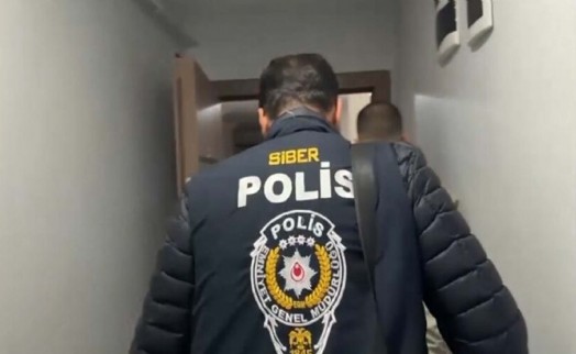 İzmir merkezli operasyonlarda dolandırıcı çetesi çökertildi!