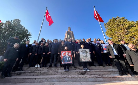 İzmir'de devrim şehitleri bir kez daha anıldı!