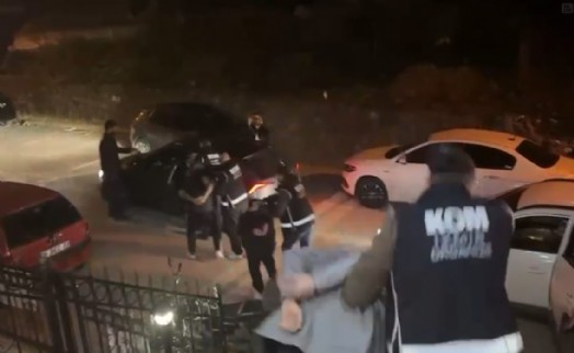 İzmir'de galeriye patlayıcı maddeyle saldırıya 5 gözaltı