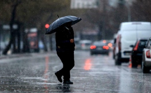 İzmir'de yağış başladı: Hafta sonu nasıl geçecek?