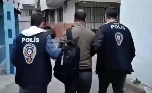 İzmir'de siber dolandırıcılık operasyonu: 4 firari hükümlü yakalandı