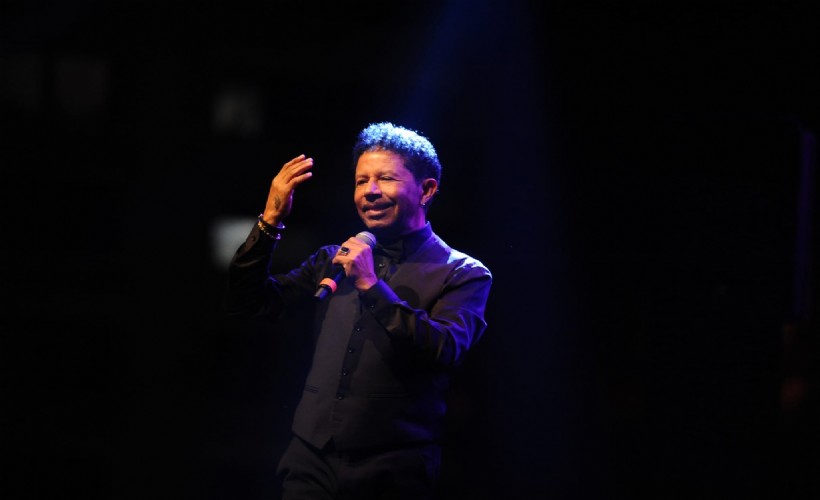 Karşıyaka Yeni Yıl Festivali’nde Mansur Ark rüzgarı