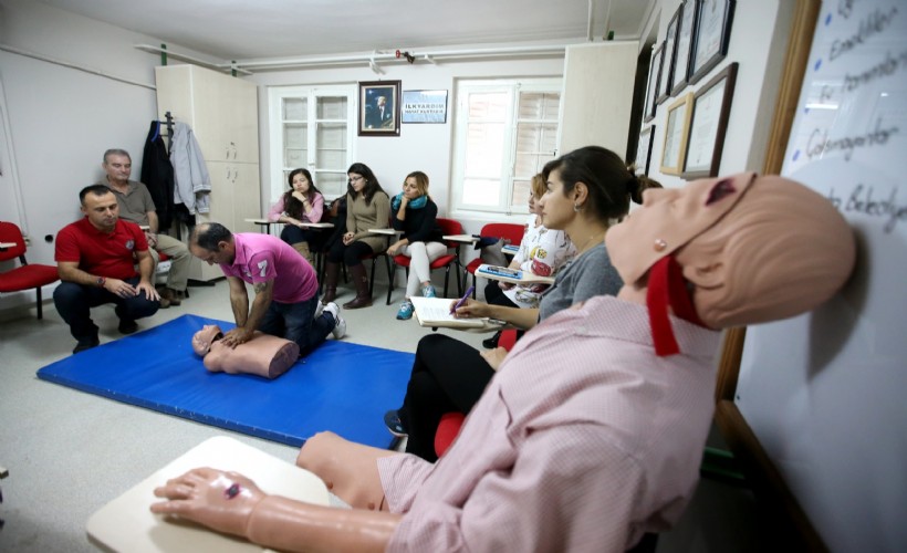 Karşıyaka’da hedef sağlıklı ve bilinçli toplum: 1 yılda 10 bin kişiye sağlık hizmeti verildi