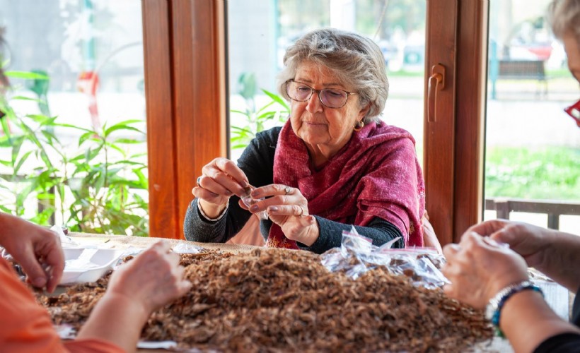 Karşıyaka’da yerel tohum bereketi; 1 yılda 200 bini aşkın tohum paketi dağıtıldı