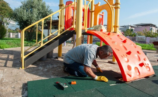 Karşıyaka'nın parkları tek tek yenileniyor
