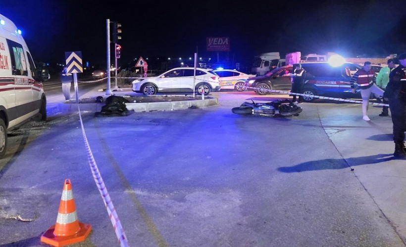 Kırmızı ışıkta geçen TIR ile motosiklet çarpıştı: 1 ölü
