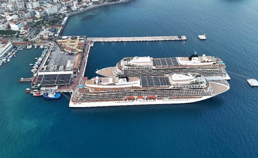 Kuşadası'na kış ortasında bin 700 turist geldi!