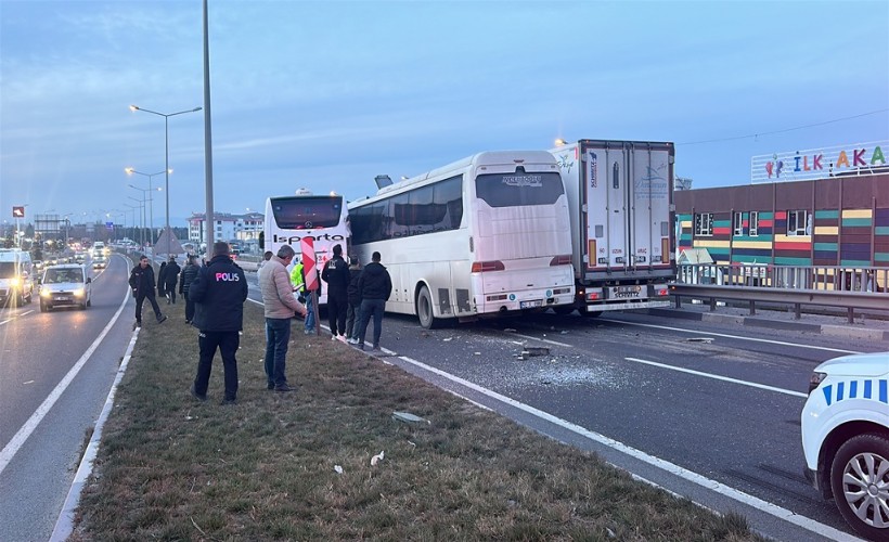 Kütahya'da 3 aracın karıştığı zincirleme kaza; 3 yaralı