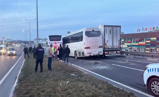 Kütahya'da 3 aracın karıştığı zincirleme kaza; 3 yaralı