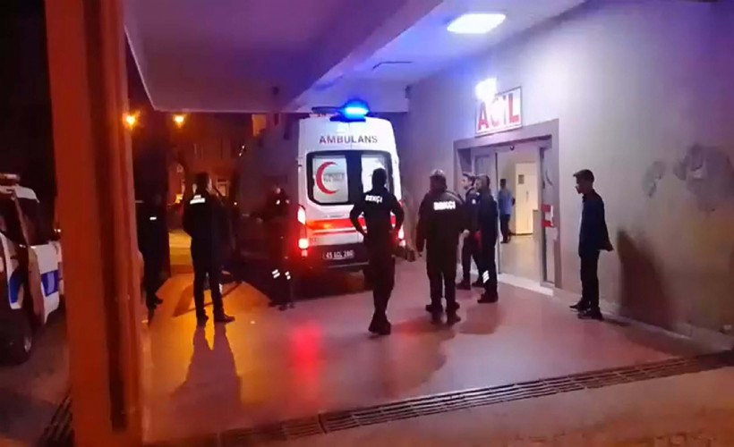 Manisa'da bıçaklı kavga; 1'i kadın 2 yaralı