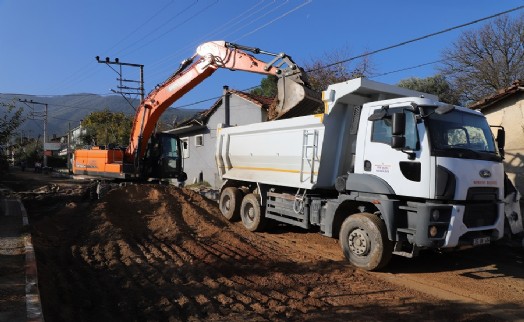 Menderes'te yol yenileme çalışması