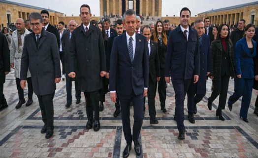 Özgür Özel, yeni PM ile Anıtkabir'i ziyaret etti