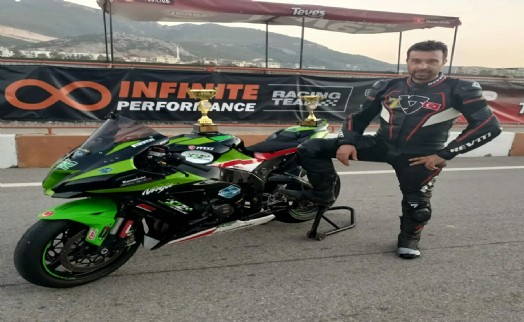 Şampiyon motosikletçi son yolculuğuna uğurlandı