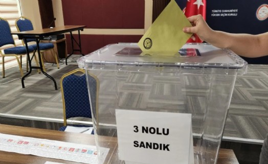 Son ankette 3'üncü olan parti herkesi şaşırttı