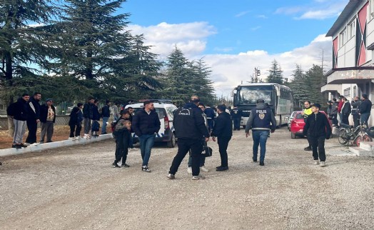 Susuz Belediyespor takım otobüsüne taşlı saldırı