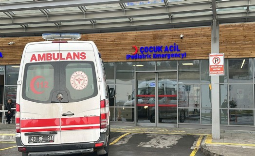 Ücretsiz dağıtılan çikolataları yiyen 20 öğrenci hastanelik oldu