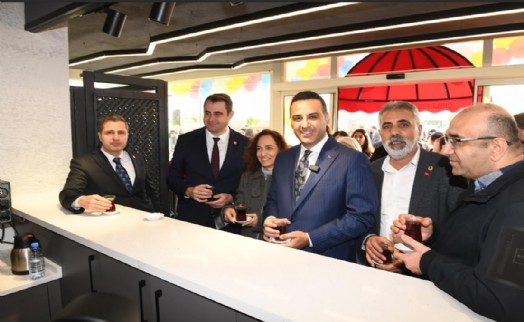 Çiğli'de CHP'li siyasilerin katılımıyla Uğur Mumcu Parkı hizmete açıldı