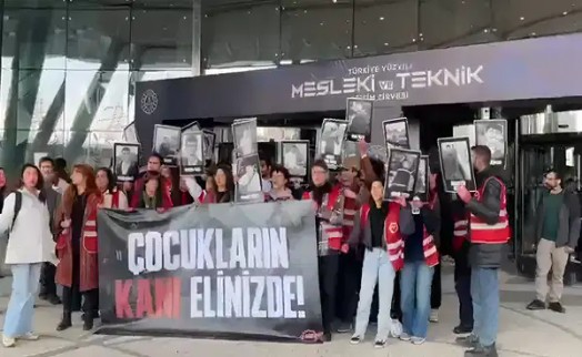 Bakan Tekin'i protesto eden TİP'li 17 öğrenci gözaltına alındı!