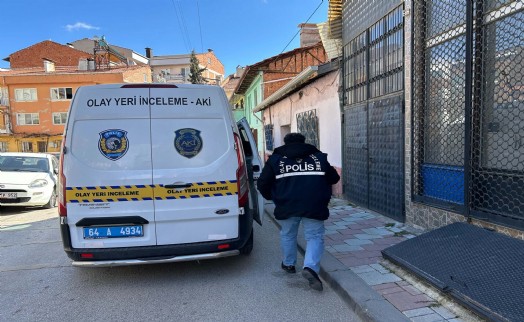 Babasını sırtından bıçaklayarak öldürdü