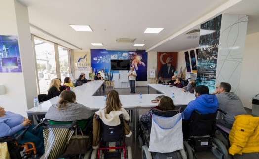 Balçova'da engelli ailelerine ilk yardım eğitimi