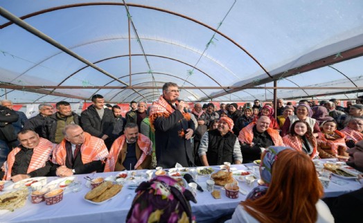 Başkan Tugay CHP'nin Menderes buluşmasında çiftçilere seslendi: Baskılar vız gelir tırıs gider