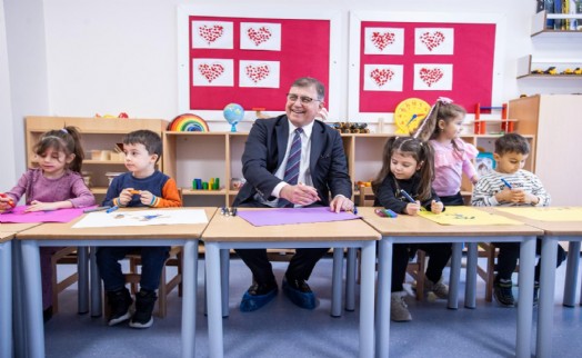 Başkan Tugay, Yamanlar'da 20'nci çocuk etkinlik merkezinin açılışını yaptı