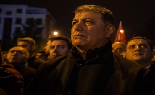 Başkan Tugay'dan felaketin yıl dönümünde Adıyaman'da sessiz yürüyüşe katıldı