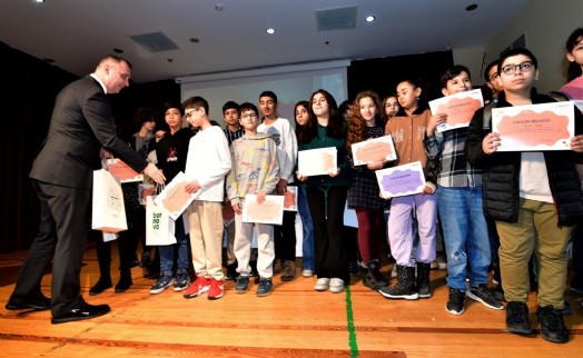 Bornova'da genç kaşifler sertifikalarını aldı