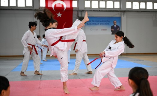 Bornova'da taekwondocuların kuşak heyecanı