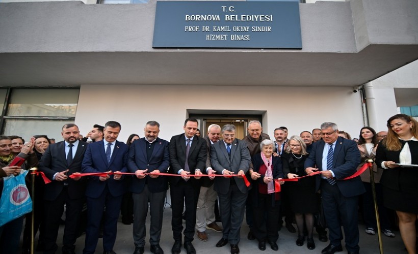 Bornova’nın kalbinde anlamlı açılış; Prof. Dr. Kamil Okyay Sındır’ın adı verildi