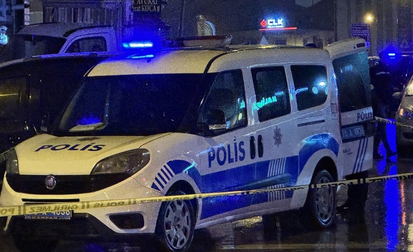 Büyük skandal: Polis aracında kafasına sıktı!