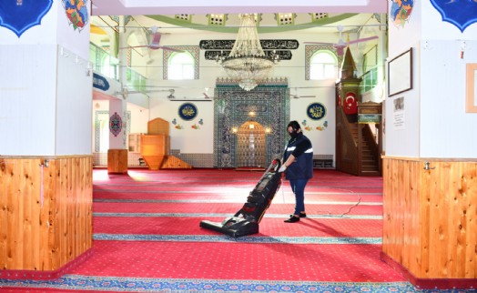 Çiğli'de ibadethanelere Ramazan temizliği