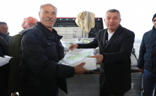 Güzelbahçe Belediyesi'nden çiftçilere can suyu