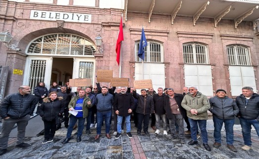 İZBETON işçileri Büyükşehir'e seslendi: Bizimle masaya oturun!