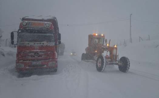 Kocayayla geçidinde kar kalınlığı 40 santimetreye ulaştı