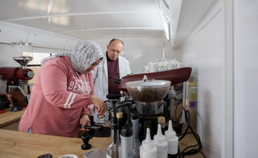 Konak'ta Mobil Barista Kursu mezunlarını verdi