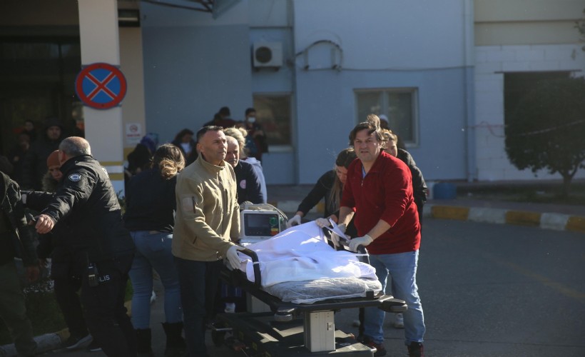 Park halindeki otomobilde bulunan küçük çocuk, çıkan yangında ağır yaralandı