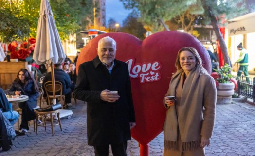 Sevginin günü Konak'ta Love Fest ile kutlandı