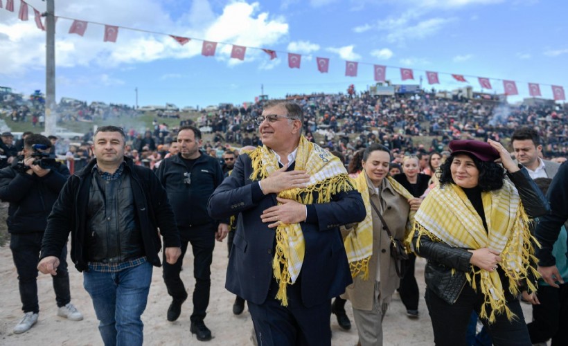 Tugay, Kınık'ta deve güreşi festivaline katıldı: Halkımız neredeyse orada olurum