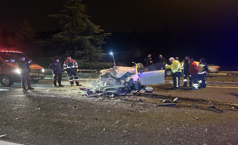 Uşak'ta, TIR'a arkadan çarpan otomobilin sürücüsü öldü