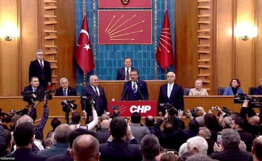 Uzun ve Enginyurt resmen CHP'de: Rozetlerini Özel taktı!