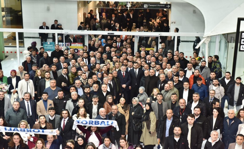 Yeni görevi sonrası ilk kez İzmir'e geldi: AK Parti İzmir'den İnan'a coşkulu karşılama