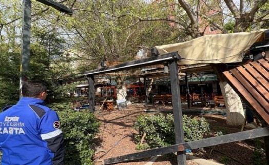 İzmir Büyükşehir Belediyesi kamusal alanların işgaline son veriyor