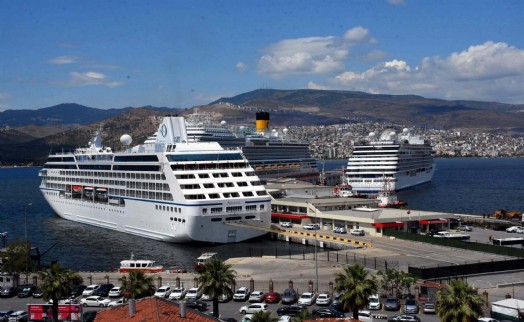 Alsancak Limanı'na turist akını: 2 ayda 8 kruvaziyer, 16 bin 486 yolcu