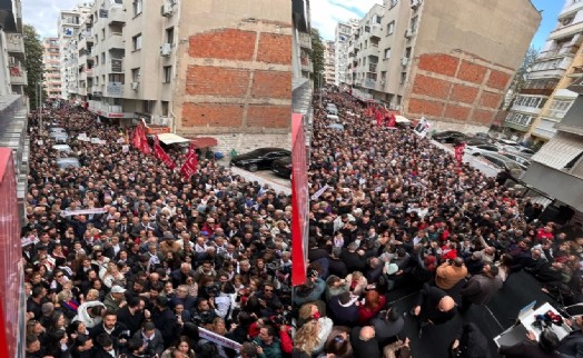 Aslanoğlu partililere ve vatandaşlara çağrı yapmıştı; İl Başkanlığı'nın önü hıncahınç doldu