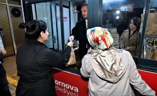 Başkan Eşki iftar kumanyası dağıttı