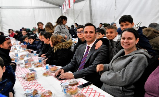 Başkan Eşki öğretmen, öğrenci ve velilerle iftar yaptı: BELGEM Bornova'nın çiçek bahçesi